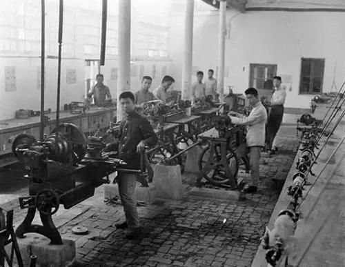 美国一位研究中国的学者，无意中在家里翻出来6000张中国老照片