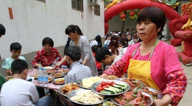  [酒席]农村“吃酒席”怪象，多数农村人不愿意去吃酒席了，有何