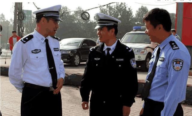 解读:警察穿“白衬衫”是什么级别?最低也是“三级警监”