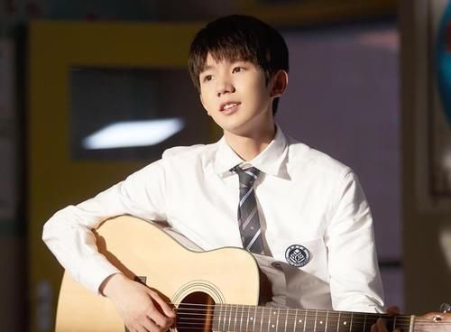 『三小只』TFBOYS演唱会海报,5周年最用心,今年连合照都没了?