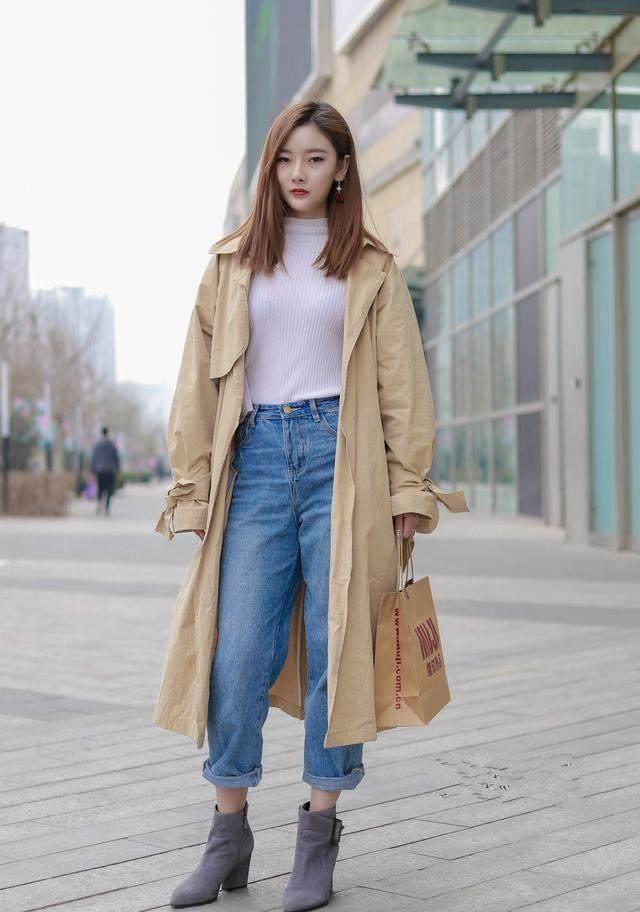 气质显瘦的牛仔裤, 修身却又不死板, 很有青春的朝气