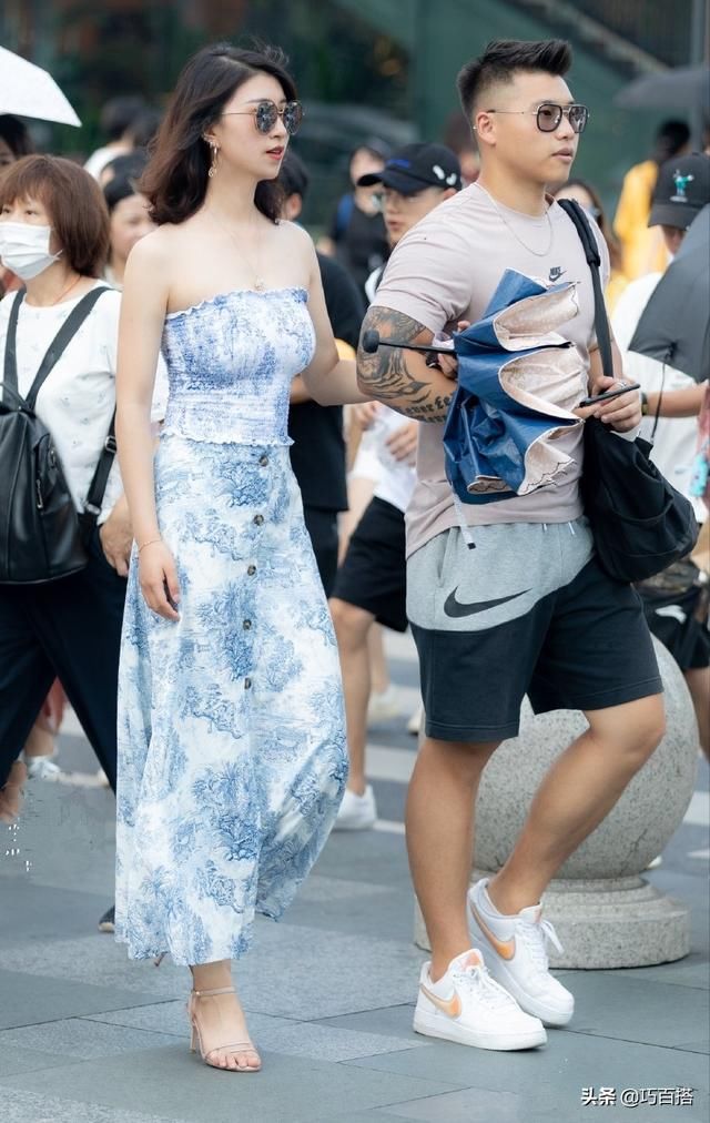  「面料」没有对比就没有伤害，一字肩和抹胸上衣的优缺点太明显，不要踩雷