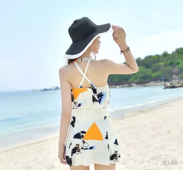 显胸大、遮腿粗、藏小肚子，转发这件泳衣能让你C位出道