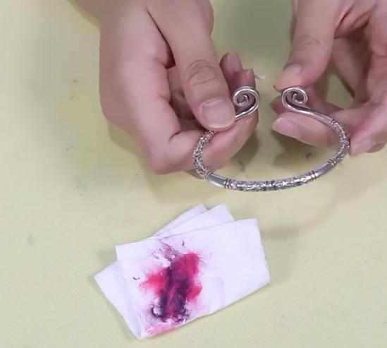 原来口红还有这么神奇的妙用，家家户户都需要，后悔没早知道！