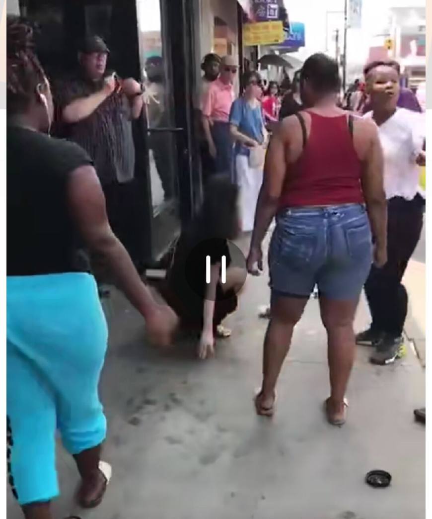 中国女生被黑人女子恶意殴打，警方竟直接不立案当场放走凶手