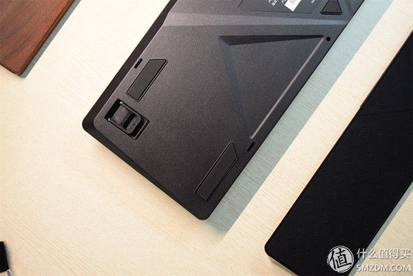 谁说机械键盘就一定吵闹?富勒G900S RGB静音红轴了解一下