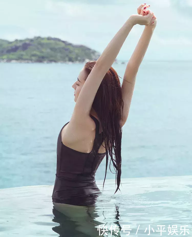 迪丽热巴穿泳衣，简直就是出水芙蓉啊，这身材大幂幂服气啊！