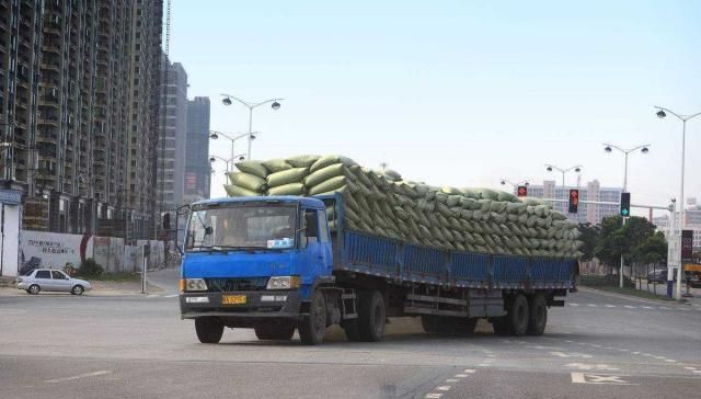  #升级#治超升级，货车不让上高架、超载车高速劝返，卡友受影响