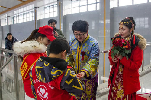  「女硕士」农村小伙乘坐高铁，30元娶回家漂亮女硕士