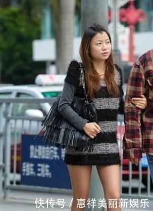 #紧身衣#街拍:国色天香的小姐姐,白蕾丝紧身衣配短裤,十分温婉甜美