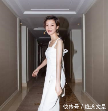 昔日豪门阔太车晓颜值又回巅峰了，T恤+紧身裤，网友16岁吧