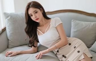 时尚穿搭：挺阔有型的紧身包臀裙美女，成熟妩媚尽显职场风范！