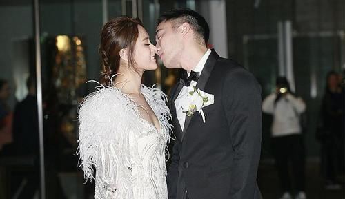 看起来|有这5个“特征”的女人,最好少披发,头发扎起来气质瞬间翻倍