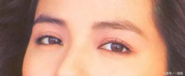 王祖贤从不修眉，邱淑贞最爱大红唇……被火爆抖音复古港风妆惊艳