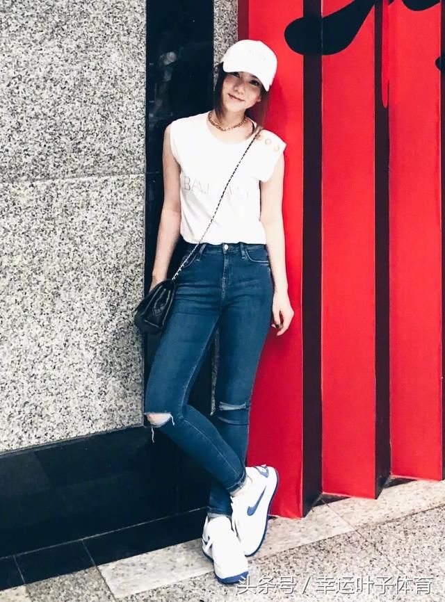 一周女明星上脚球鞋丨刘雯、热巴、戚薇、李宇春穿了什么鞋？