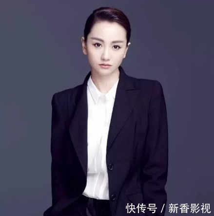 薄纱■薄纱连衣裙大秀事业线，超有凹凸感，真是让人心动，杨蓉太大胆