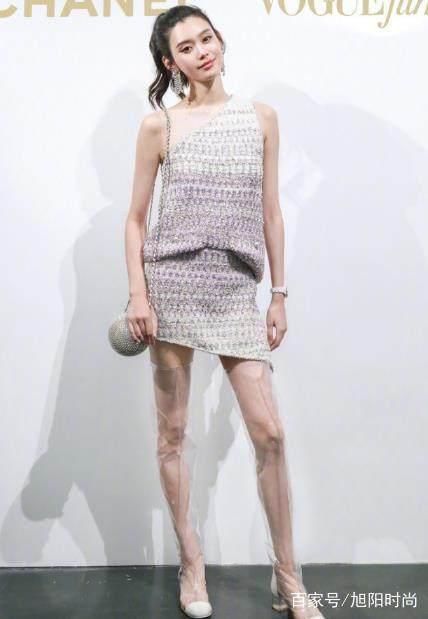 奚梦瑶真会玩！穿“三角形”超短裤出街，网友：腿长了不起啊！