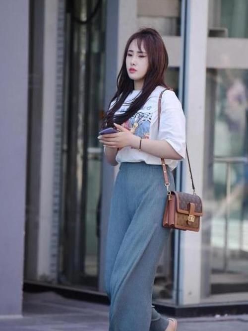 # 烟花#值得我用一生去保留，街拍：你就像烟花般美丽