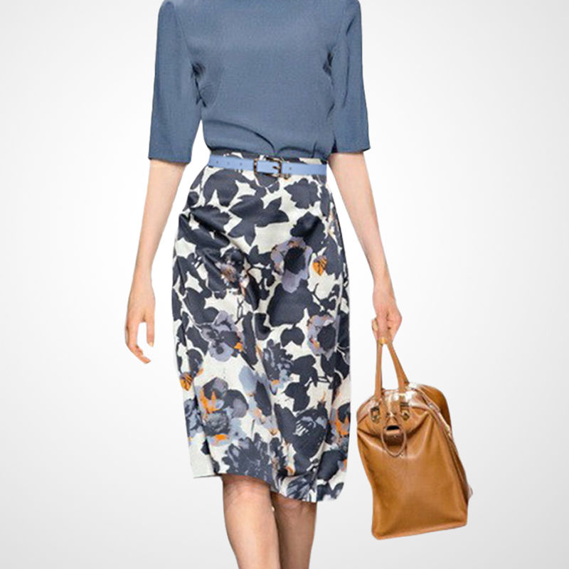 现在就属小香风套装最火爆，比连衣裙保暖又好看