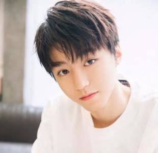 这种男生小时候不是很帅,长大颜值会猛增!特别第2点,女生迷恋