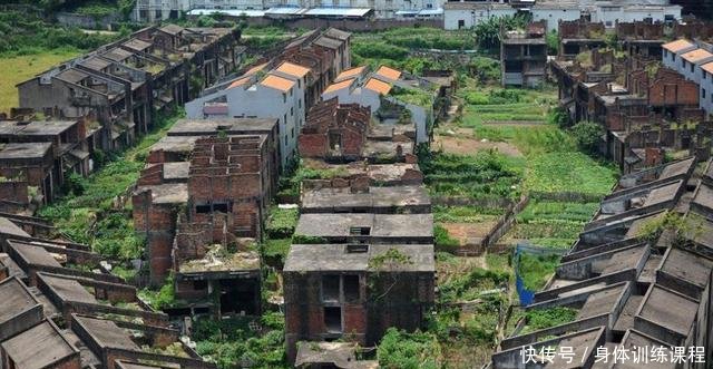 深圳的烂尾别墅群，荒废了20多年，如今是蜗居族的天堂