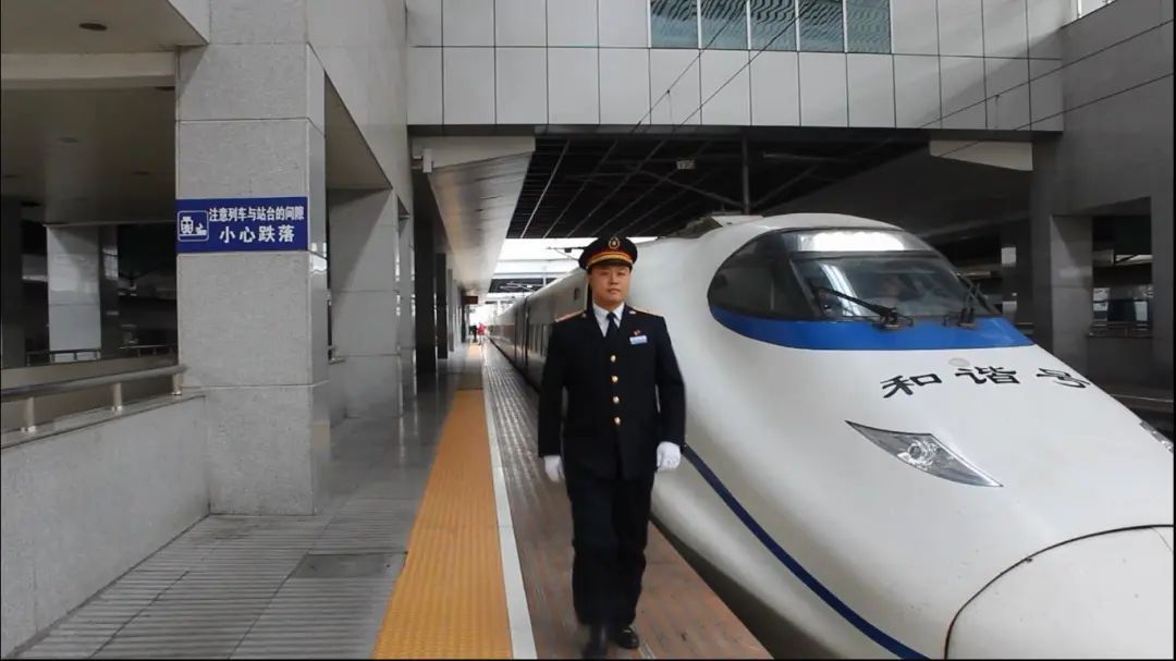  『高铁司机』新时代·铁路榜样丨冯剑坚：追梦三尺台 驰骋万里路