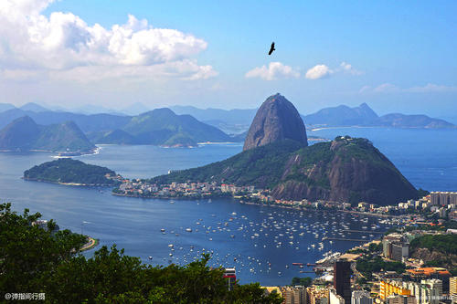 世界上最大的耶稣像，用1200吨石头雕成，屹立高山之巅