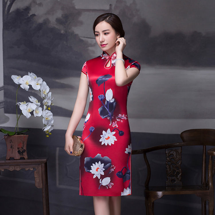 32岁老婆真敢穿!国粹旗袍+高跟鞋，性感时髦，国色天香女人味