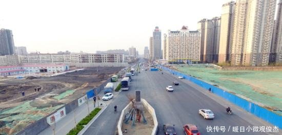  「马路」中国最霸气钉子户，立在马路中央占了道路三分之一，就