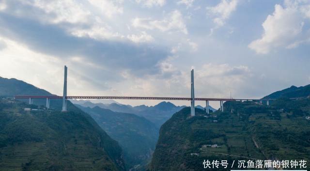 又一中国奇迹：云贵高原造出世界最高大桥，565米的高度折服世界