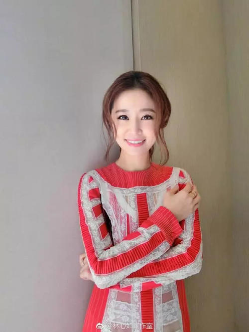 林心如总算换发型了！42岁嫩回18岁，网友：看得我也想换