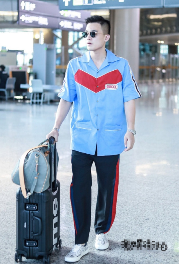 欧豪不过理了一个新发型，颜值爆表帅到飞起，却因搭错裤子变短腿