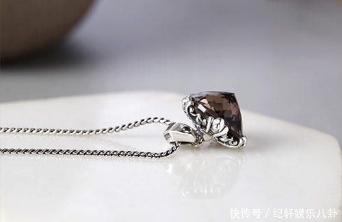 水晶:肤色与彩色水晶的搭配之道
