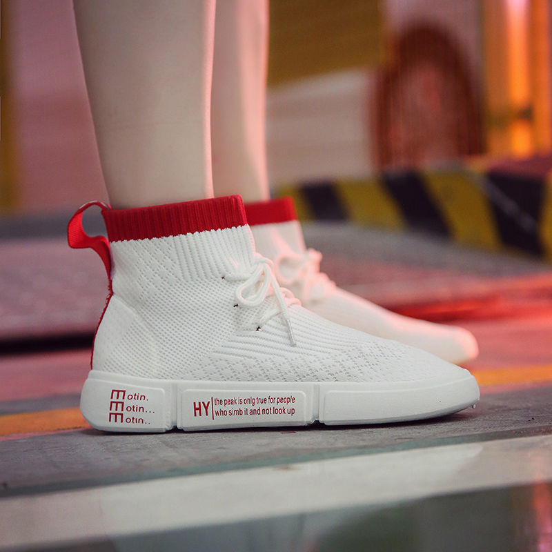 这女鞋刚上市就红了，一双比一双洋气，配上牛仔裤小脚裤咋穿咋美