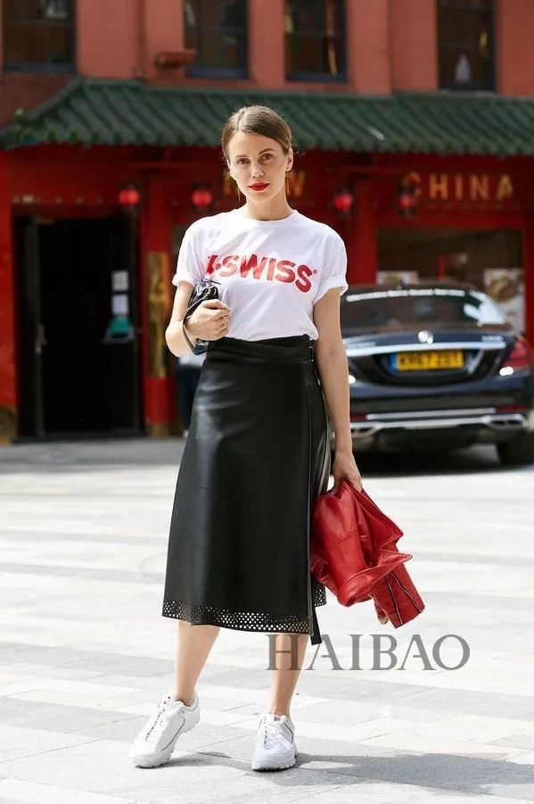 好看| 各种场合都能Hold住的“Tee+过膝裙”，包你时髦一整夏!