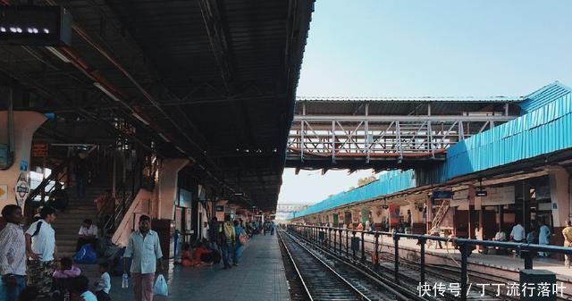 中国游客实拍印度地铁干净整洁,女性还有专用车厢,哪比中国差