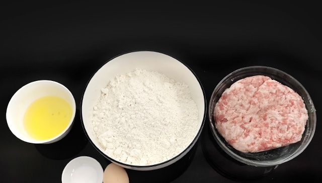「用手揉成」肉饼这样做最好吃,调馅、和面有秘诀,一抻一拉酥脆多层,太香了
