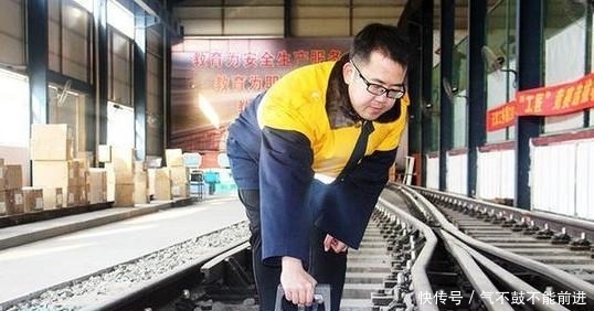  #高铁#一个职业到了印度是这样跑偏的：在中国是养路员，在印度