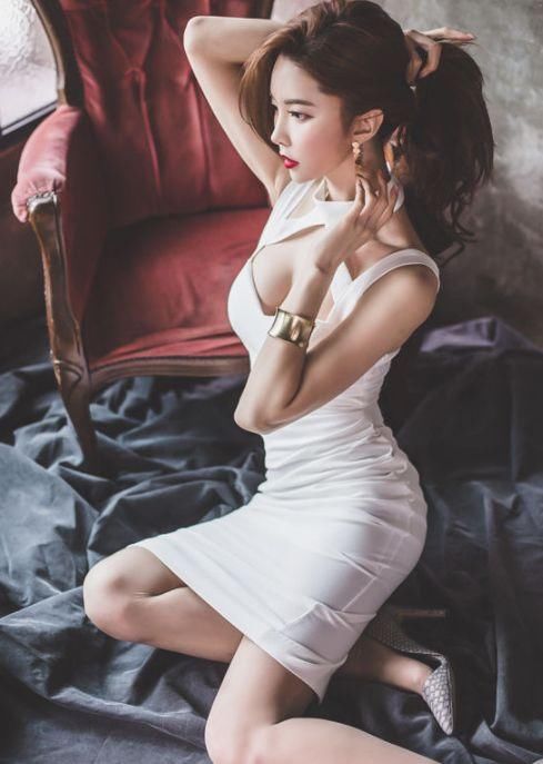 优雅高贵的紧身裙美女,时尚又大气,展现女神姿态!