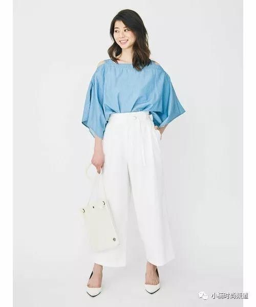 炎热夏天里就穿上日系成熟的露肩上衣展现时髦风格!