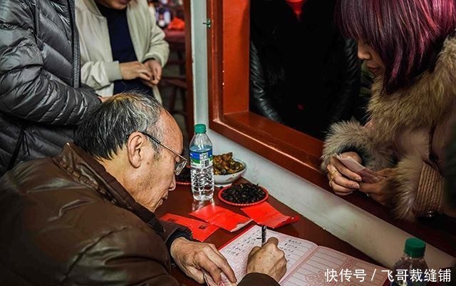  「酒席」农村酒席变“冷席”，农民随礼钱到人不到，感情淡了还