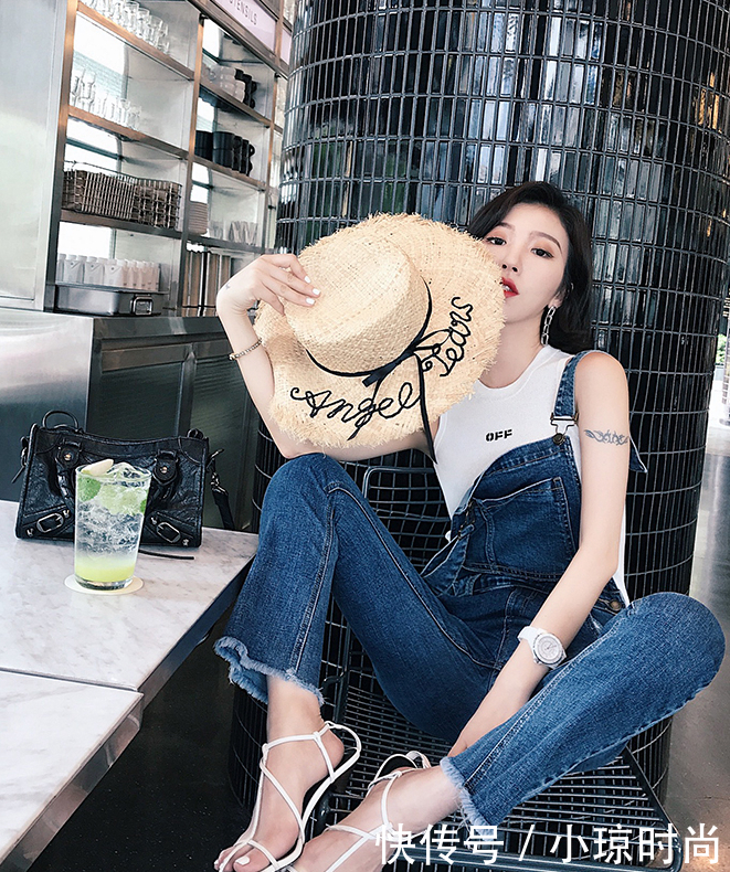 柔软透气的紧身牛仔裤,时髦精致俏丽,十分的有魅力