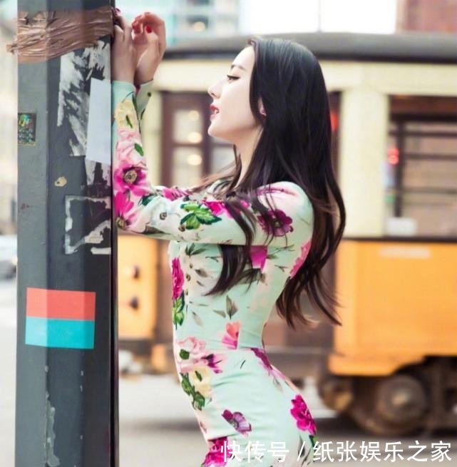 迪丽热巴这身材绝了! 碎花裙穿出风情万种, 连杨幂都要甘拜下风了