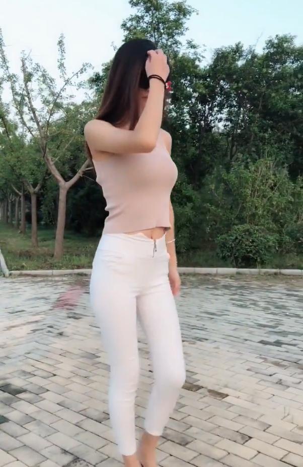 好身材怎么拍都好看，不输模特的身材，太迷人!