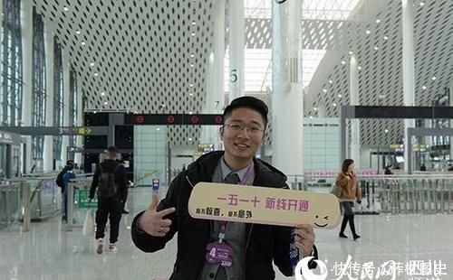  #人民网#人民网网友试乘地铁新线 车站便利智能获赞