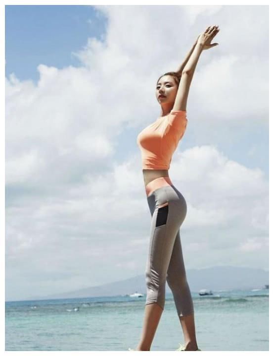 美图：紧身裤让你性感之余，又甜美可人，秀出完美曲线！