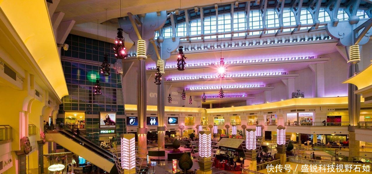 中国第一高楼总高度有632米，花费8年及耗资150亿建成