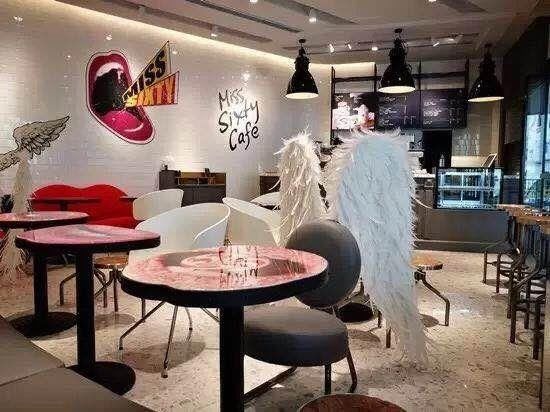 她在衰落之时被温州大佬收购，如今竟然位居女装品牌前列?牛逼!