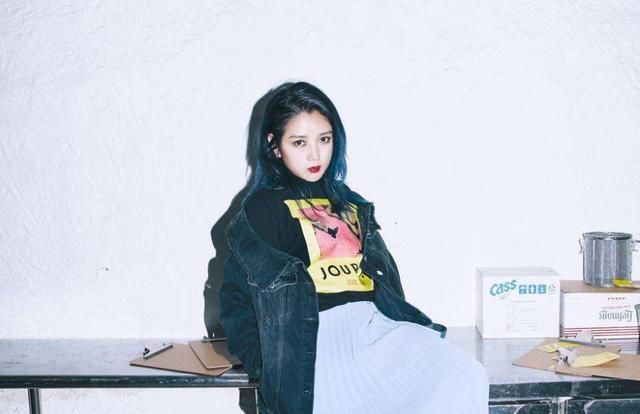 怼粉丝只为炒作？何洁清空微博，只剩1条新歌宣传回应恶评