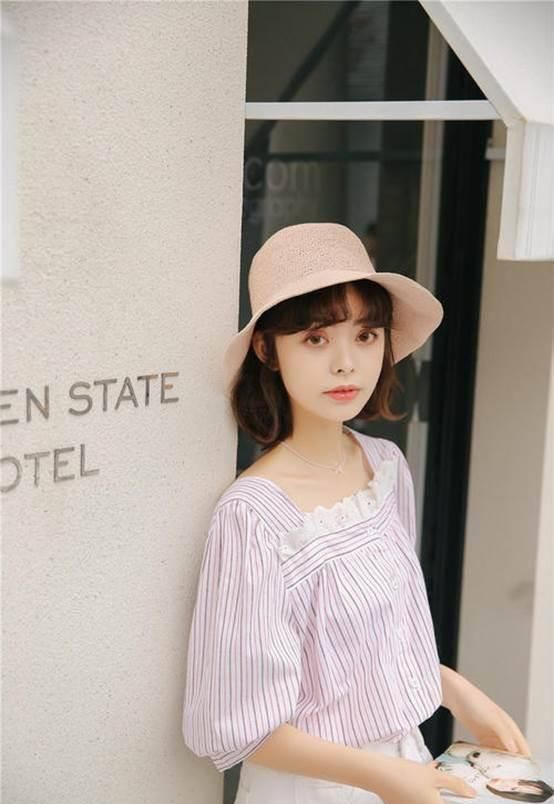  「春夏」让你的锁骨show出来！网红“方领衣”称霸时尚圈，解锁春夏新潮流